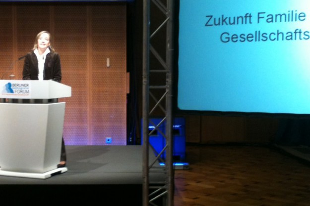 Familienministerin Kristina Schröder auf dem 1. Berliner Demografie Forum 2012 Familienministerin Kristina Schröder auf dem 1. Berliner Demografie Forum 2012